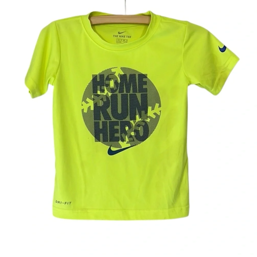 #E8- boys neon yellow NIKE tee size XS (4/5)